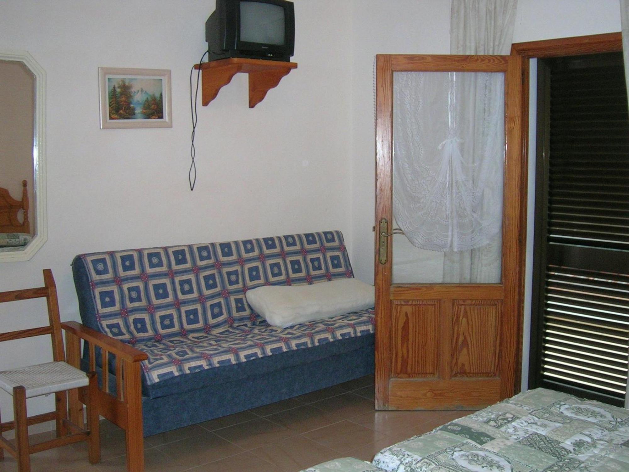Pension Las Tres Golondrinas Es Figueral ภายนอก รูปภาพ